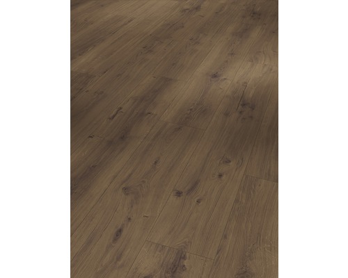 Detail laminátové podlahy s dřevěným vzhledem