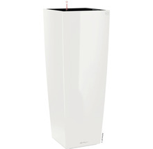 Vysoký bílý květináč se zavlažovacím systémem