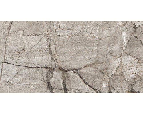 Detailní záběr dlaždice s mramorovým vzhledem.