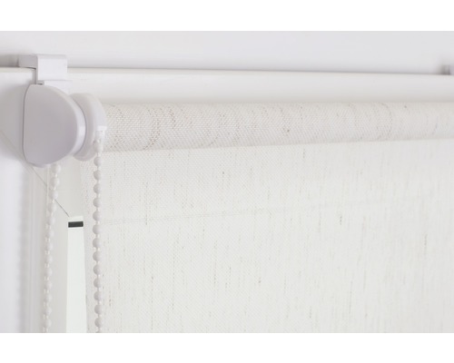 Bílá látková roleta s řetízkovým ovládáním