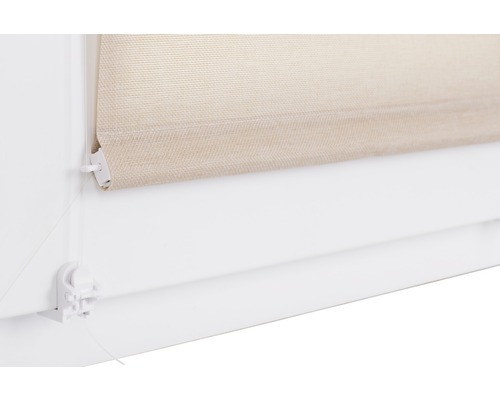 Béžová boční roleta na okně