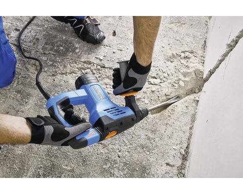 Bourací kladivo používané k sekání betonu