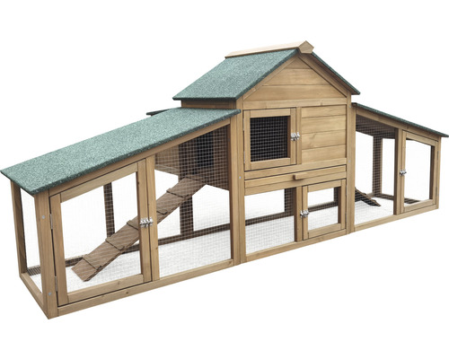 Dřevěný kurník se zelenou střechou a pletivem
