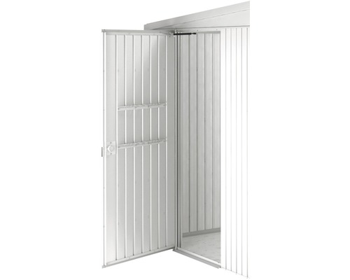 Otevřené dveře kovové zahradní kůlny