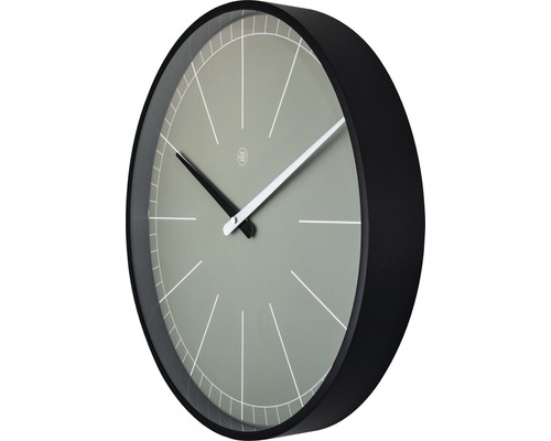 Nástěnné hodiny s ciferníkem a ukazatelem času