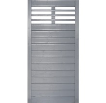 Dřevěný plot s lamelovou strukturou