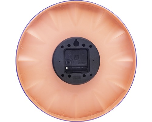 Zadní strana nástěnných hodin s hodinovým strojkem