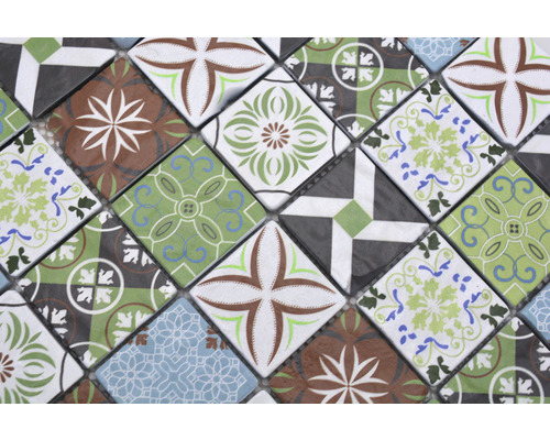 Mozaikové dlaždice s květinovými vzory