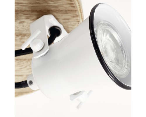 Bílé stropní svítidlo s nastavitelným bodovým světlem a dřevěnou základnou