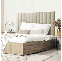 Postel s prošívaným čelem, dřevěným rámem a nočním stolkem