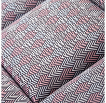 Detail polštářů s geometrickým vzorem