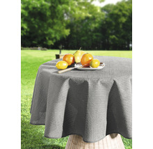 Šedý ubrus na zahradním stole s ovocem