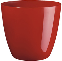 Červený květináč z plastu