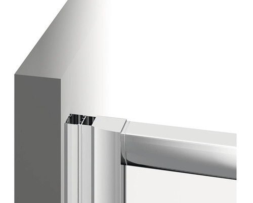 Detail sprchového koutu s kovovým rámem