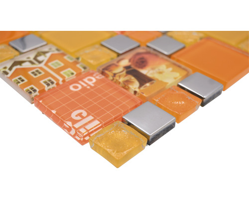 Mozaiková dlaždice s motivem domu, motivem květin a nápisem