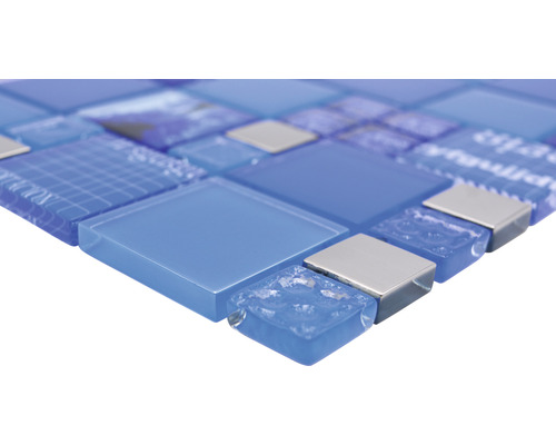 Mozaiková dlaždice ze skla a kovu