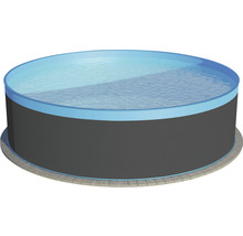 Kulatý bazén naplněný vodou