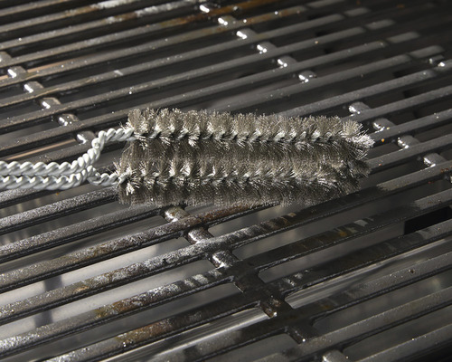 Kartáč na gril na grilovací mřížce