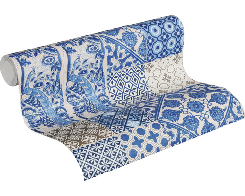 Role tapety s modrým patchworkovým vzorem