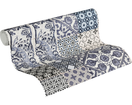 Role tapety s patchworkovým vzorem a motivem ptáka