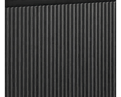 Rýhovaný kovový povrch