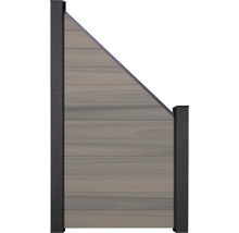 Zahradní plot se skloněnou horní částí a černými sloupky