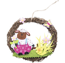 Dekorativní věnec na dveře s motivem ovce, květinami a motýlem k Velikonocům