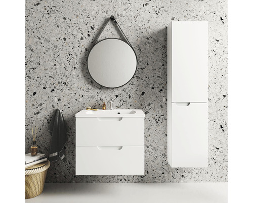 Moderní koupelna s umyvadlovou skříňkou, zrcadlovou skříňkou a kulatým zrcadlem