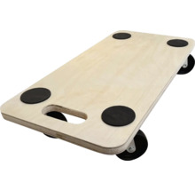 Dřevěná stěhovací deska s kolečky a otvorem pro úchop