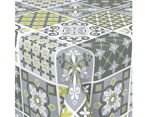 Ubrus s geometrickými a květinovými vzory v různých odstínech šedé a žluté