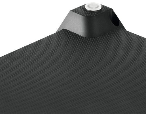 Detailní pohled na nášlapnou plochu s protiskluzovým povrchem