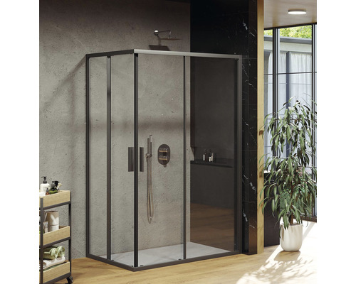 Jedna strana sprchového koutu s rohovým vstupem RAVAK Blix Slim 120 cm barva rámu černá dekor skla čiré sklo X1XMG0300Z1
