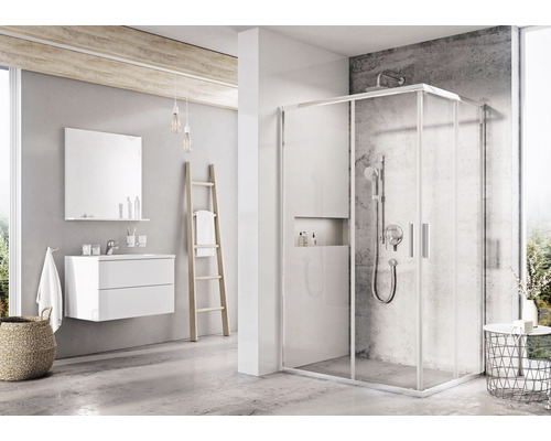 Moderní koupelna se sprchovým koutem, umyvadlem a zrcadlem