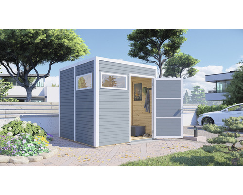 Zahradní domek s oknem a otevřenými dveřmi na zahradě