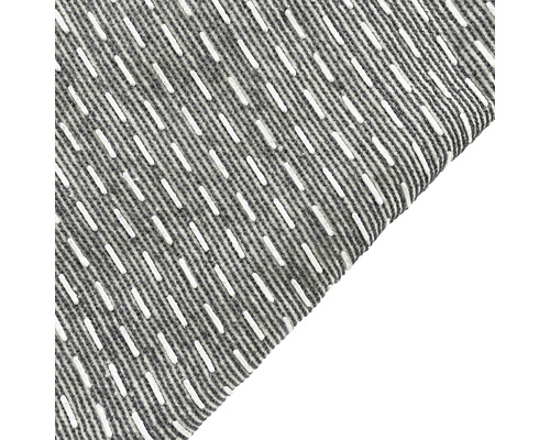 Dekorativní látka s proužkovaným vzorem a výšivkou