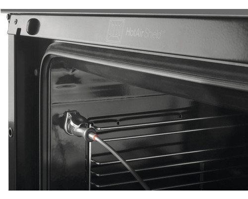 Vnitřek trouby s teplotní sondou a HotAir Shield