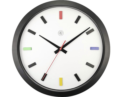 Nástěnné hodiny s barevnými značkami a černým rámem