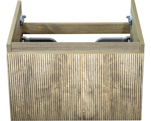 Skříňka pod umyvadlo z dřeva s rýhovanou strukturou