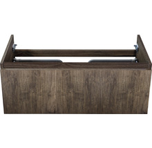 Skříňka pod umyvadlo s rýhovanou dřevěnou strukturou