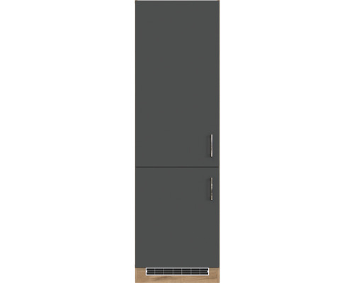 Vysoká skříň se dvěma šedými dvířky a stříbrnými úchyty a dřevěnou soklovou lištou