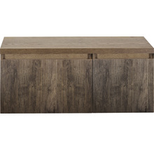 Dřevěná komoda s rýhovaným povrchem