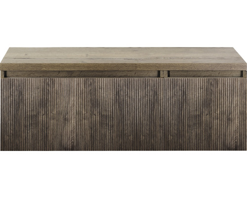 Skříňka pod umyvadlo s vertikálně rýhovanou dřevěnou strukturou