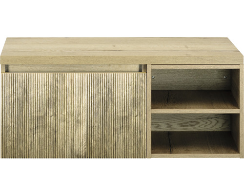 Dřevěná skříňka s posuvnými dveřmi a policemi