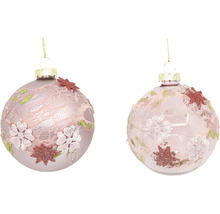 Dvě vánoční ozdoby s krajkovým vzorem a květinovými aplikacemi