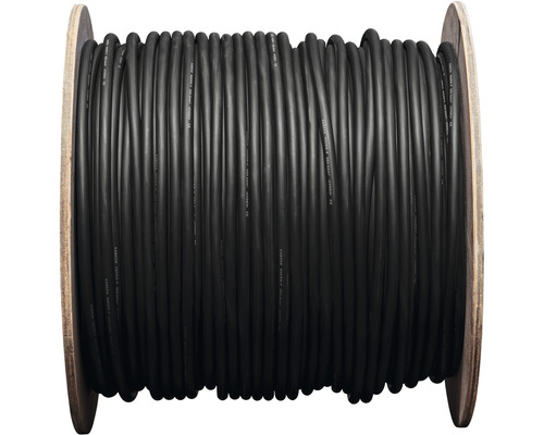 Černý kabel na cívce