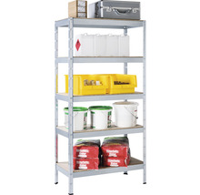 Regál s pěti úrovněmi a různými skladovacími předměty