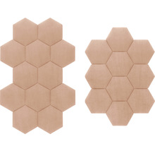 Dvě uspořádání šestihranných nástěnných panelů pro absorpci zvuku.