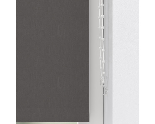 Šedá roleta s řetízkovým ovládáním