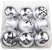 Devět stříbrných vánočních zvonků s hvězdami a vločkami sněhu v průhledném obalu.