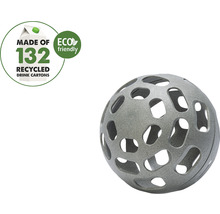 Šedý hrací míč s otvory, vyrobený ze 132 recyklovaných nápojových kartonů, štítek Eco friendly
